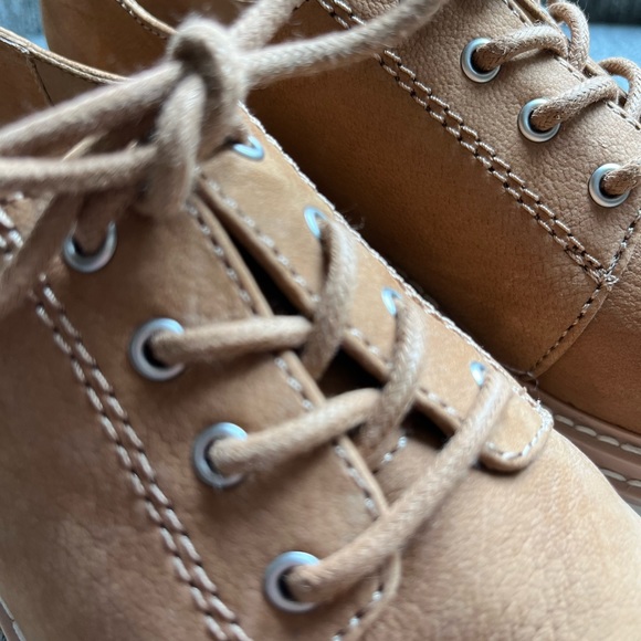 Dolce Vita  suede lug sole shoe.  Size 8 - Picture 3 of 11